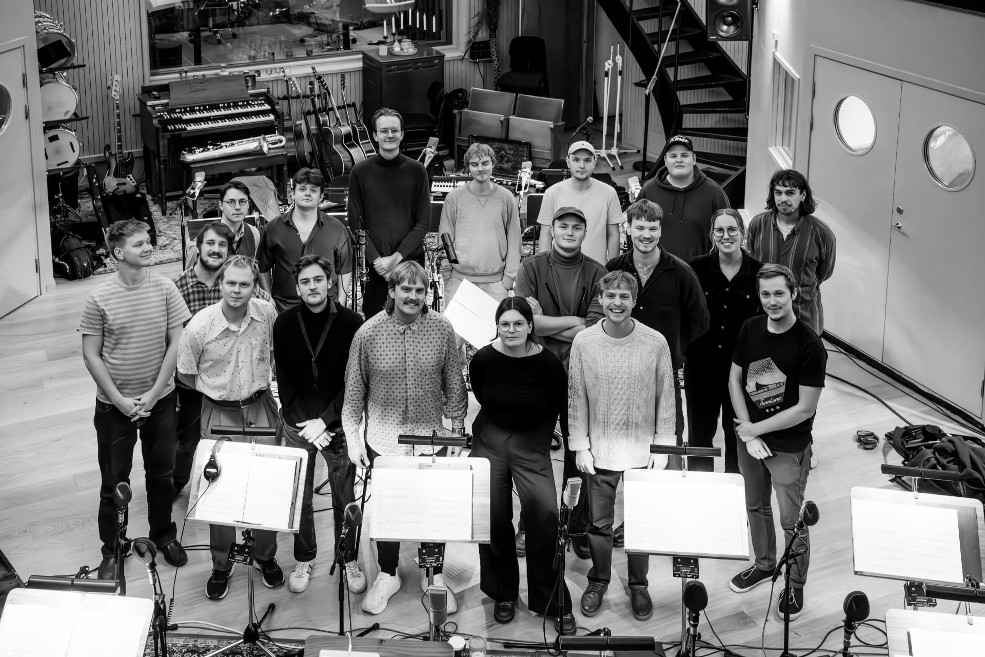 Maja Svantesson Orchestra gruppfoto i studio